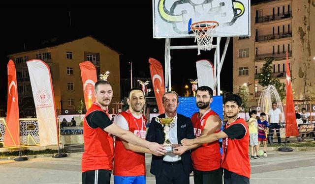 Hakkari’de basketbol turnuvası sona erdi