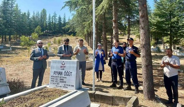 Hisarcıklı şehit asker mezarı başında anıldı