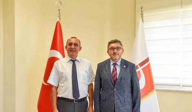 İnsan ve Toplum Bilimleri Fakültesinde bayrak değişimi