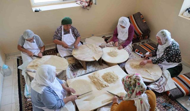 Kadınlar kurdukları kooperatifte hem sosyalleşiyor hem de ekonomilerine katkı sağlıyor