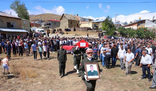 Kalp krizi sonucu vefat eden uzman çavuş son yolculuğuna uğurlandı