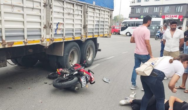 Kamyona çarpan motosiklet sürücüsü ağır yaralandı