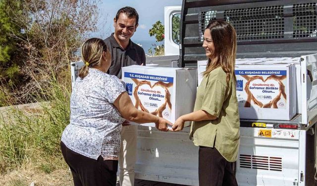 Kuşadası’nda gıda kolisi yardımı devam ediyor