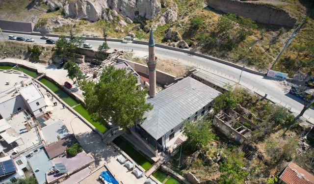 Osmanlı döneminden kalan tarihi yapı: Çay Camii