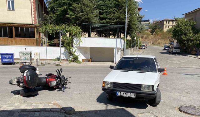 Otomobil ile motosiklet çarpıştı, 1 kişi yaralandı