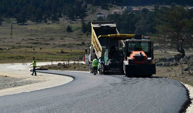 Özel İdare, kendi ürettiği asfaltla yol yapmaya başladı