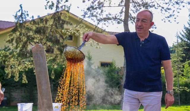 Pekmez ve bulgur kaynatma etkinliği için Meram Bağı’nda üçüncü kez kazanlar kuruldu