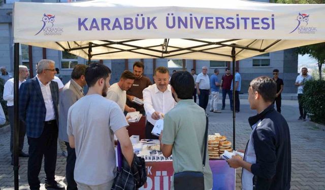 Rektör Kırışık öğrencileri karşıladı