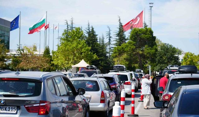 Sınır Kapılarında gurbetçi rekoru kırıldı: 4 milyondan fazla yolcu giriş çıkış yaptı