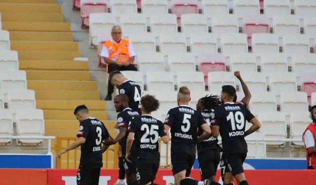 Trendyol Süper Lig: Sivasspor: 1 - Gaziantep FK: 1 (İlk yarı)