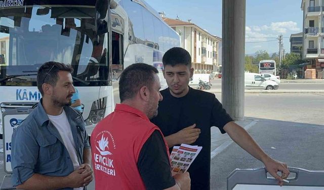 Üniversiteyi yeni kazanan öğrenciler otogarda karşılandı