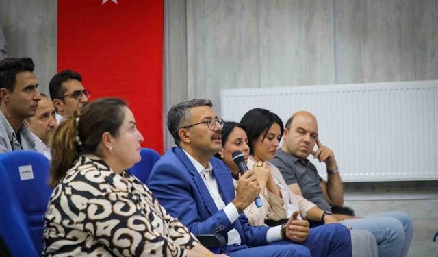 Vali Çelik, Diyarbakır annelerinin mücadelesini anlatan “Sesler ve Yüzler” belgeselini izledi