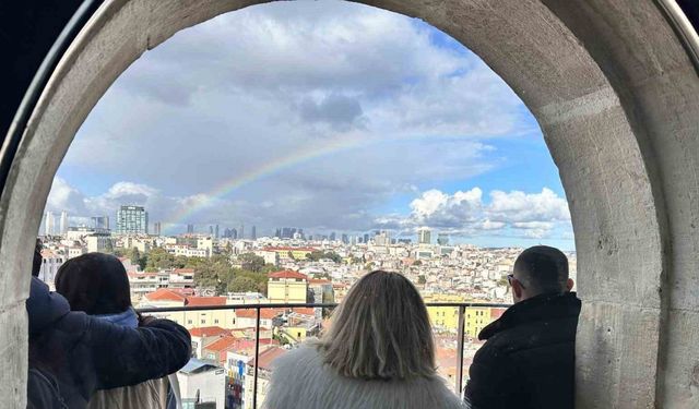 İstanbul’da gökkuşağı sürprizi: Turistler o anları görüntüledi