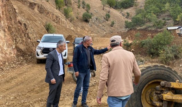 Muhtar Çiftçi: "Vatandaşlarımızın daha rahat seyahat edebilmeleri için yolları onarıyoruz"