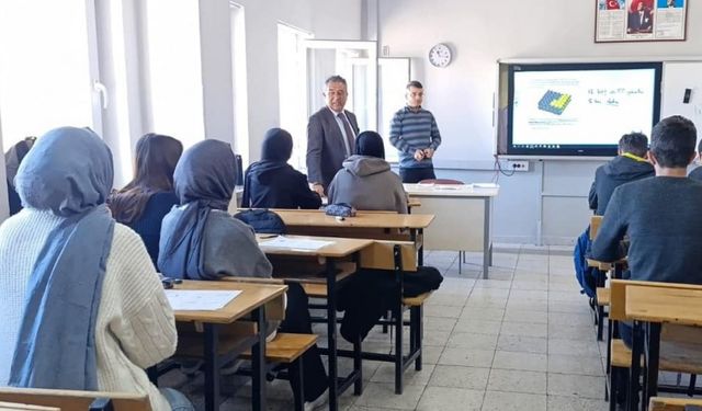 Bayburt Milli Eğitim Müdürü Güney, YKS hazırlık kamplarını ziyaret etti