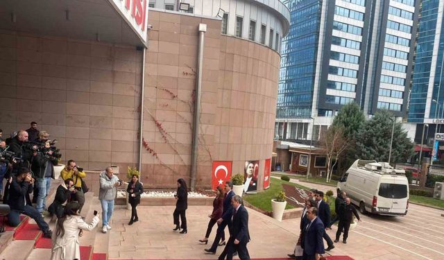 CHP Genel Başkanı Özel, DEM Parti Eş Genel Başkanları ile görüştü