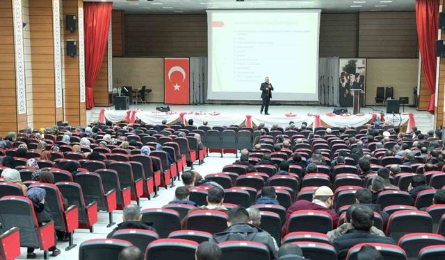 "Değerleriyle Güçlü Ailem" konulu konferans verildi