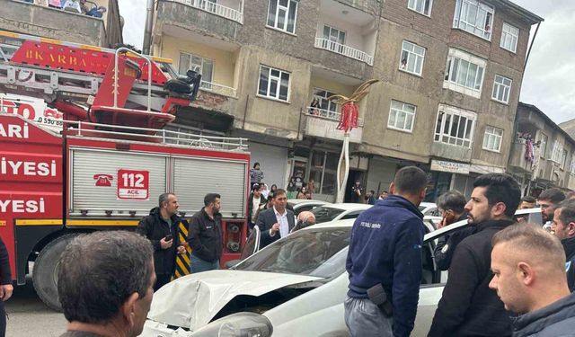 Hakkari’de maddi hasarlı trafik kazası