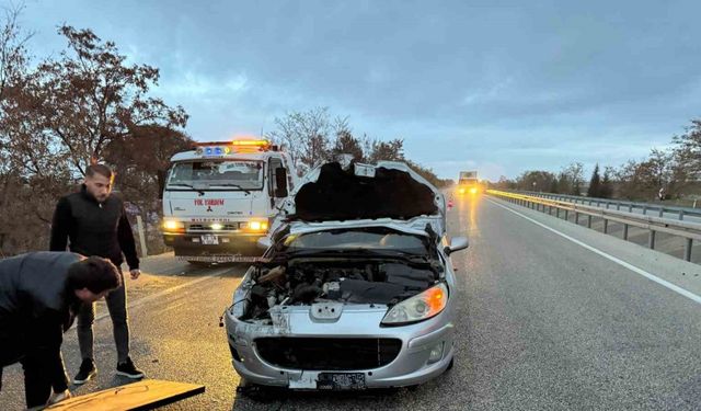 İki otomobilin çarpıştığı kazada 2 kişi yaralandı