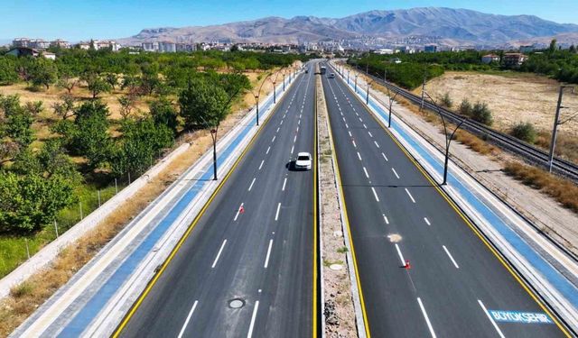 Malatya’da, trafik güvenliği için 920 bin metre yol çizgi çalışması yapıldı