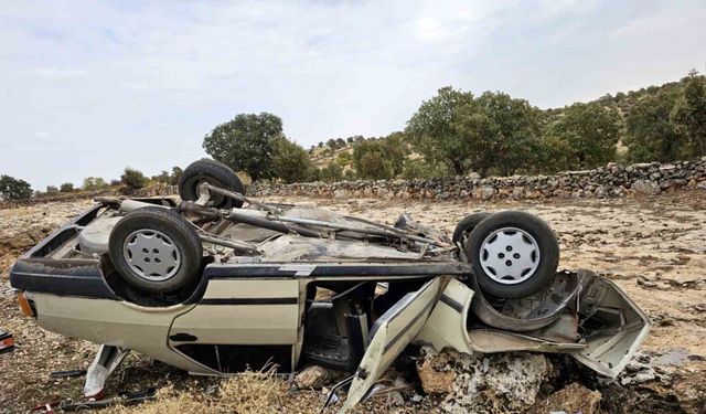 Mardin’de otomobil şarampole yuvarlandı: 2 yaralı