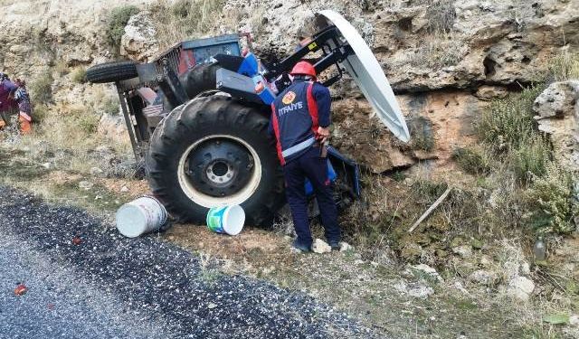 Mardin’de traktör, kayalara çarptı: 1 yaralı