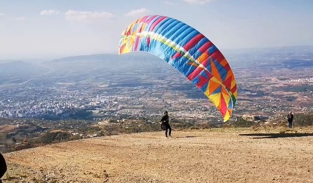 Osmaniye’de yamaç paraşütü festivali düzenlendi