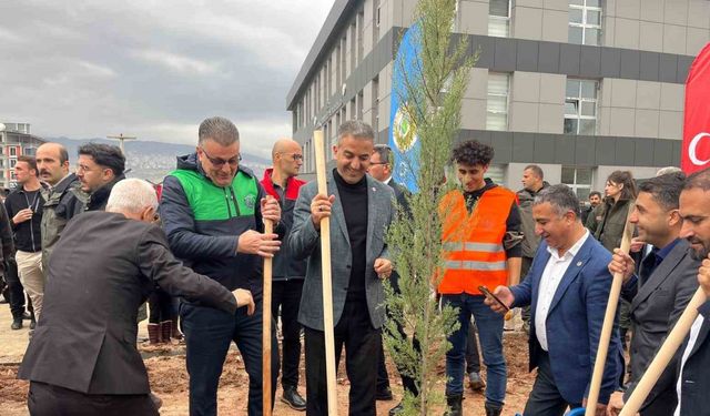 Sağlıkçılar Şırnak’ta 400 fidanı toprakla buluşturdu