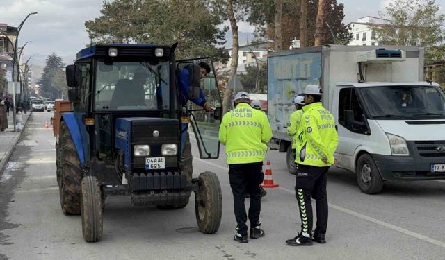 Tatvan’da kış lastiği denetimi yapıldı