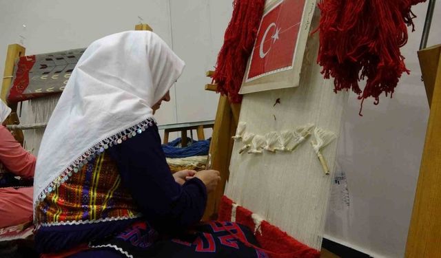 Uşak’ta "Türk Düğümlü Halılar Atlası" projesi semineri gerçekleşti