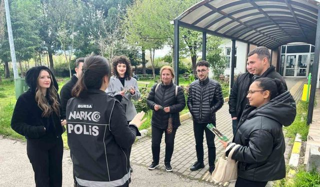 Bursa polisi vatandaşları bilgilendirdi