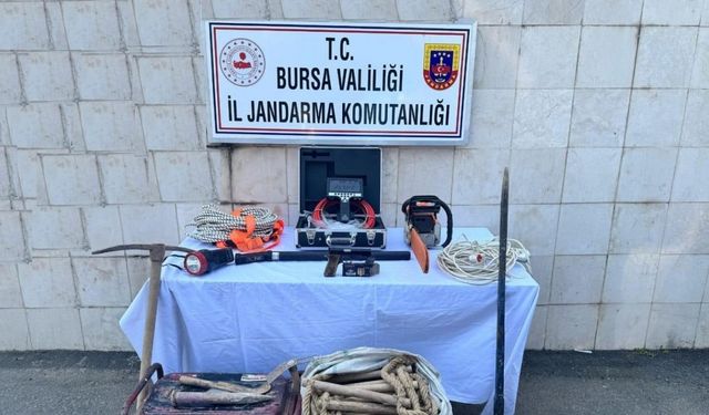 Bursa’da kaçak kazı yapan 4 kişi suçüstü yakalandı