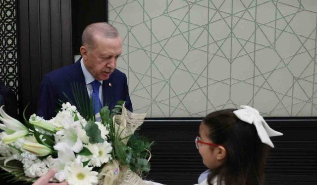Cumhurbaşkanı Erdoğan, 23 Nisan’da minik misafirlerini ağırladı