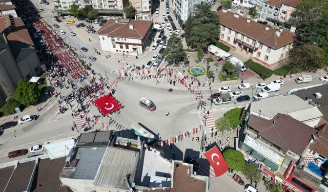 İnegöl’de 23 Nisan çoşkusu sokaklara taştı