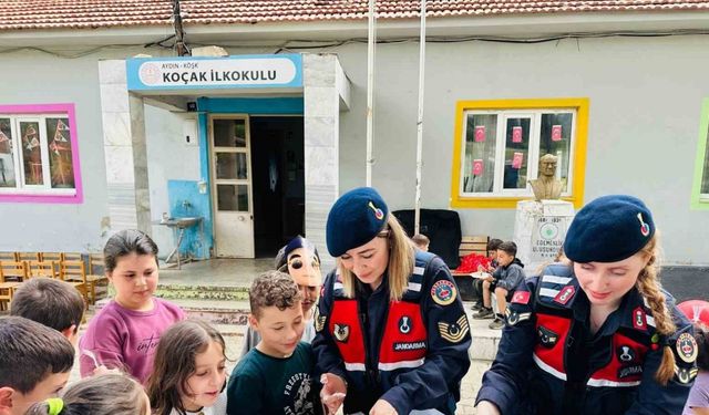 Jandarmadan çocuklara ’23 Nisan’ pastası