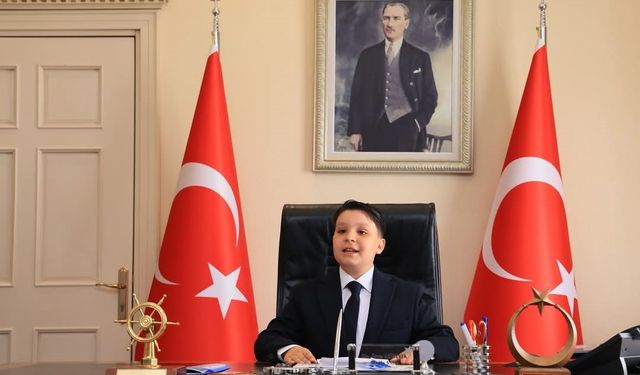 Vali Akbıyık, 23 Nisan’da koltuğunu minik öğrencilere devretti
