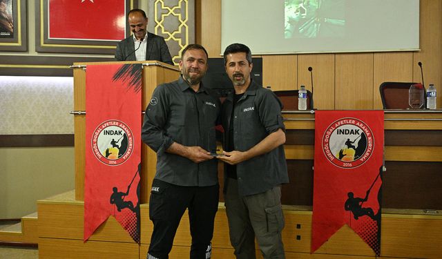 İNDAK’ta bayrak değişimi