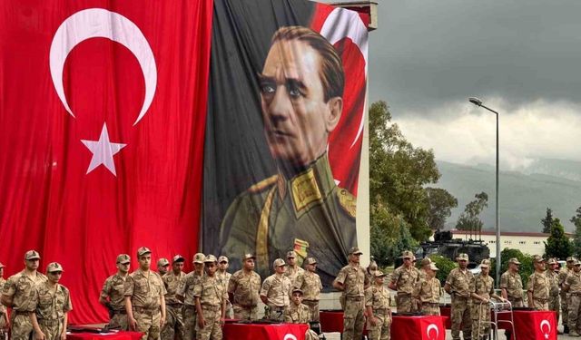 Kamuflaj giyen engelli gençler yemin etti