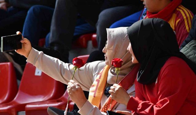 Kayserispor’dan Anneler Günü jesti