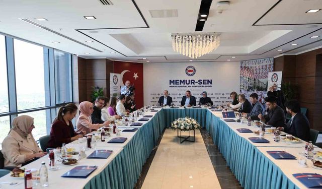 Memur-Sen Genel Başkanı Yalçın: "Memurlar için vergi yüzde 15 olarak sabitlenmeli, 3 çocuk olduğunda 10 puan aşağı çekilmeli"