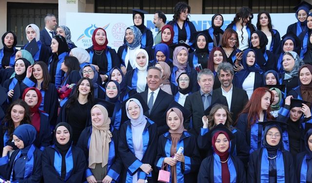 Sultangazili Gençlerin mezuniyet heyecanı