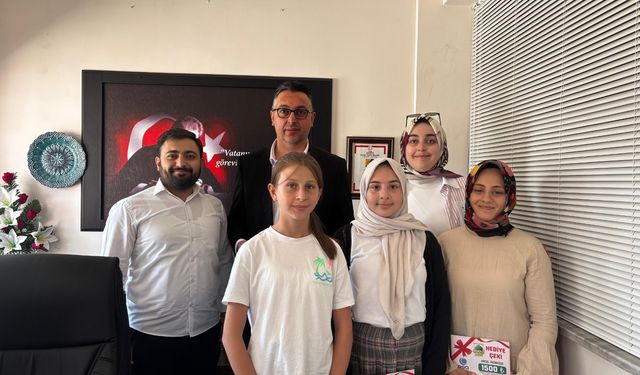İnegöl’de Siyer-i Nebi Bilgi Yarışmasında Dereceye Giren Öğrenciler Ödüllerini Aldı