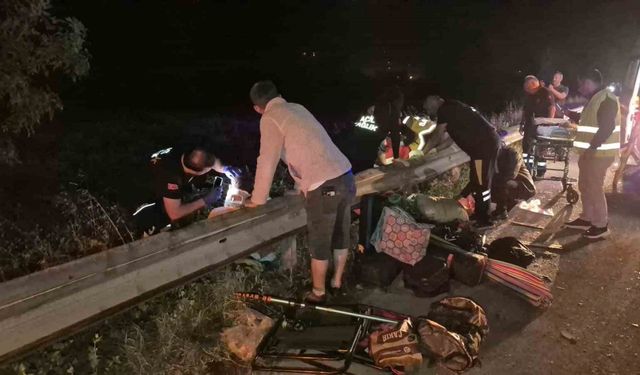 Anadolu Otoyolu’nda feci kaza... Tır, minibüse arkadan çarptı: 7 yaralı