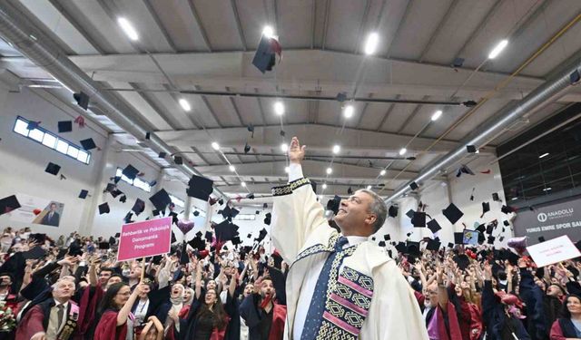 Anadolu Üniversitesi mezunlarını uğurlamaya devam ediyor