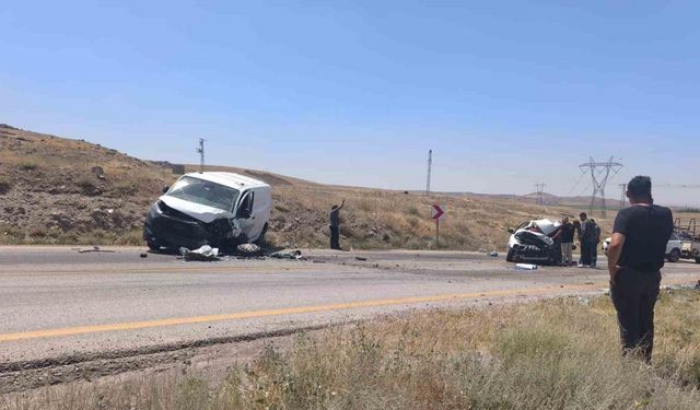 Ankara’da 2 araç kafa kafaya çarpıştı: 1 ölü, 1 yaralı