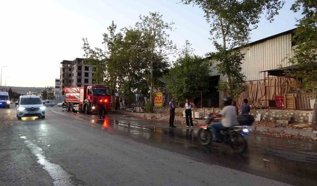 Antalya’da mobilya atölyesindeki yangın büyümeden söndürüldü