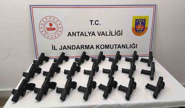 Antalya’da ruhsatsız 21 tabanca ele geçirildi, 1 kişi tutuklandı