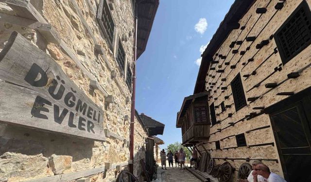 Antalya’nın 15 haneli 50 nüfuslu beton yapı bulunmayan 800 yıllık tarihi köyüne turist akını