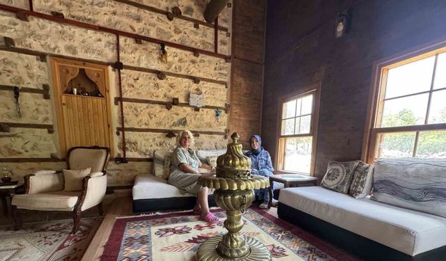 Atalarından kalan tarihi ’düğmeli evi’ restore edip turizme kazandırdı