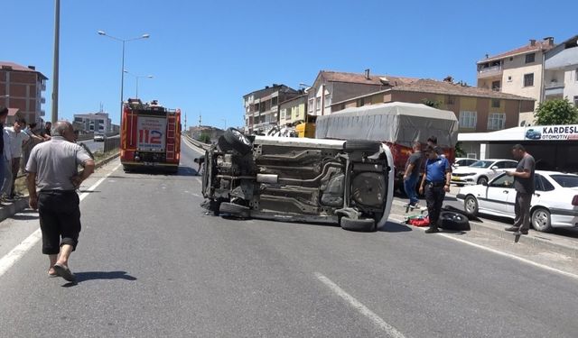 Bafra’da otomobil takla attı: 2 yaralı